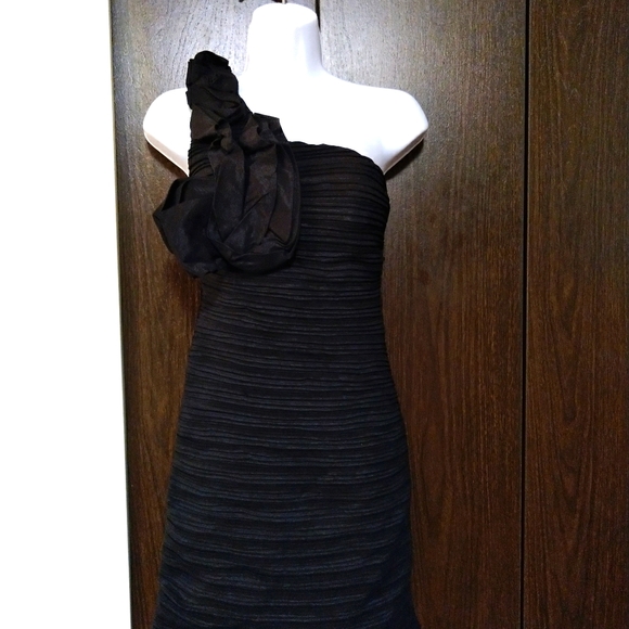 Short little black dress - Picture 1 of 6